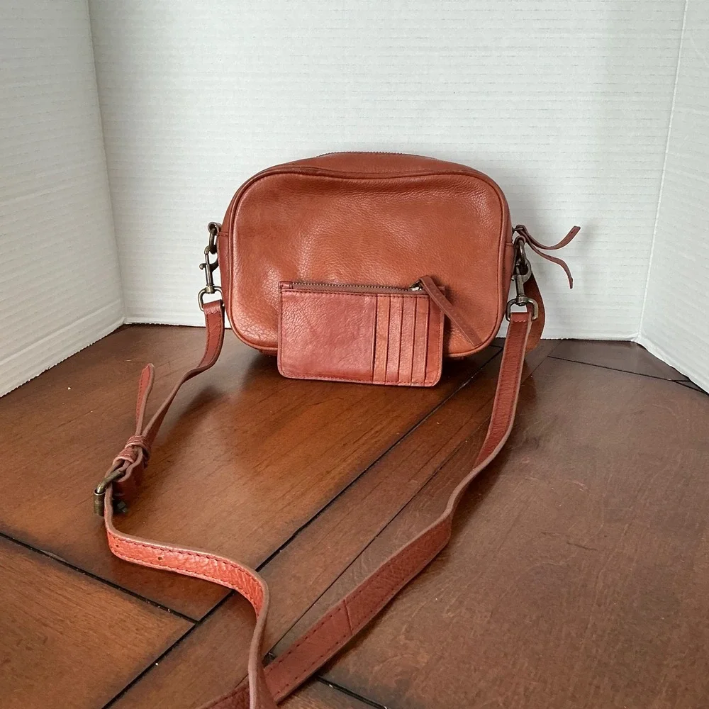 American Leather Co Cognac Brown Leather Crossbody Bag and Card Case Set - Picture 2 of 10